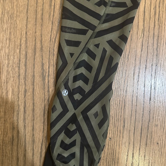 Lululemon Inspire Tight II-Chevron Shuffle Fatigue Green Black-Size 4 - Picture 8 of 12